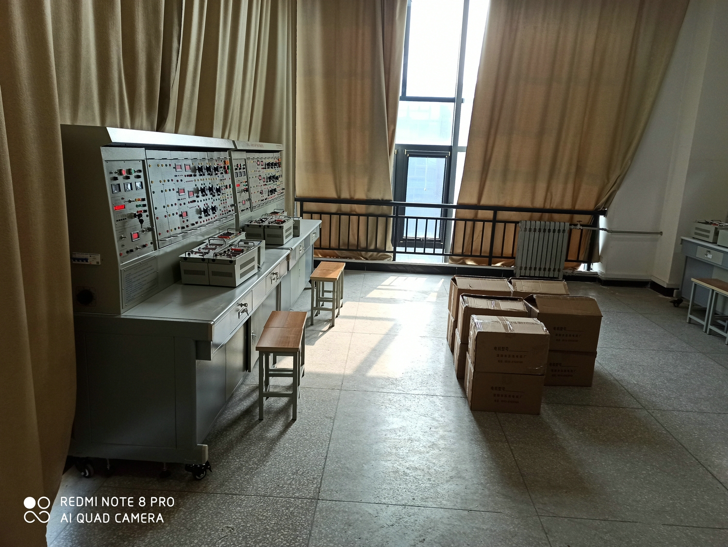 電機(jī)及電氣技術(shù)實(shí)驗(yàn)裝置