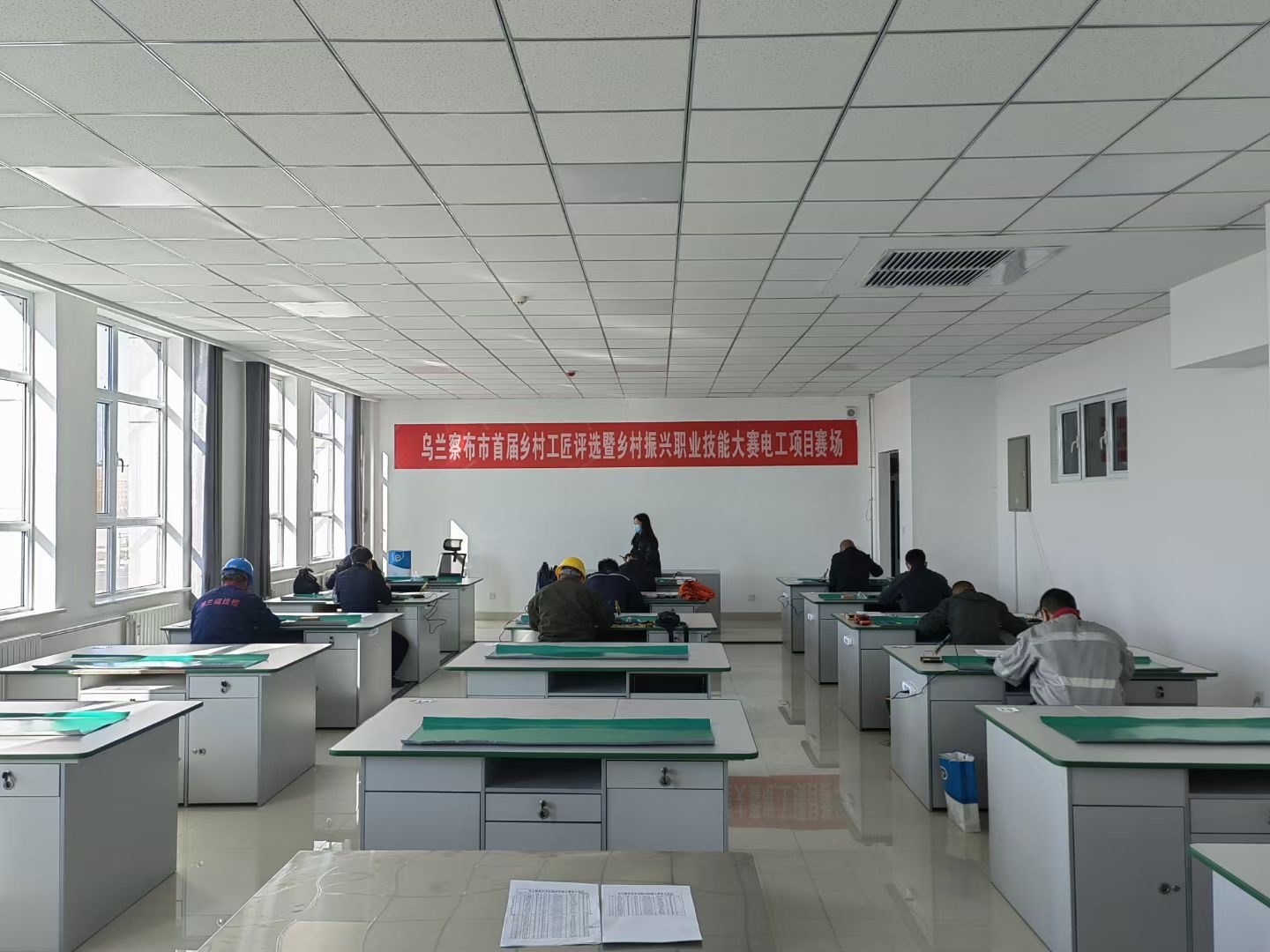 �ڼ������