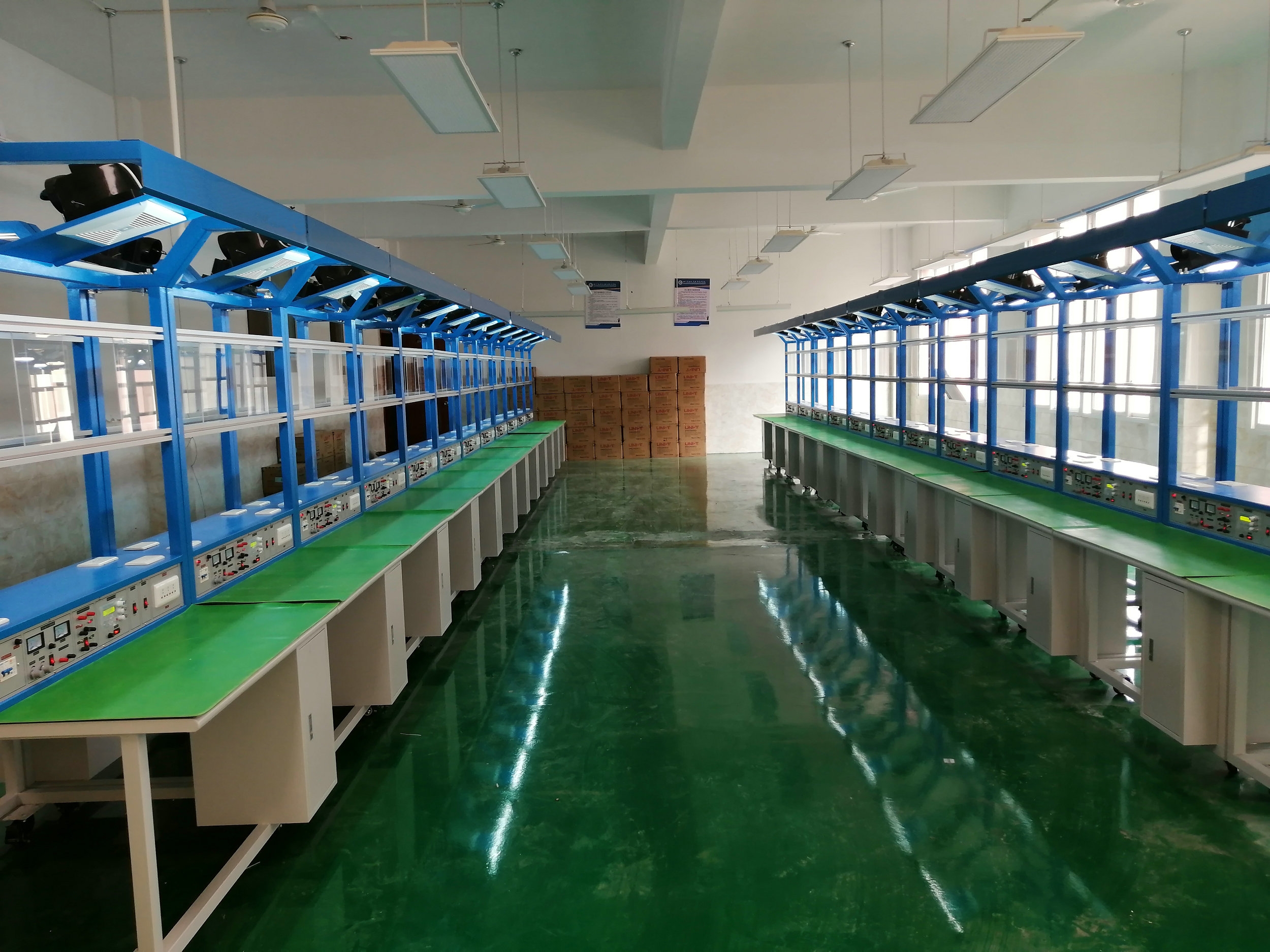 電子產(chǎn)品焊接裝配實(shí)訓(xùn)臺