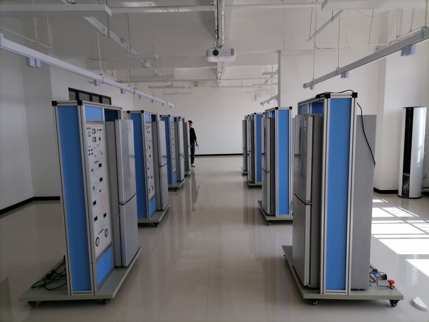 電冰箱制冷系統(tǒng)實訓(xùn)考核裝置