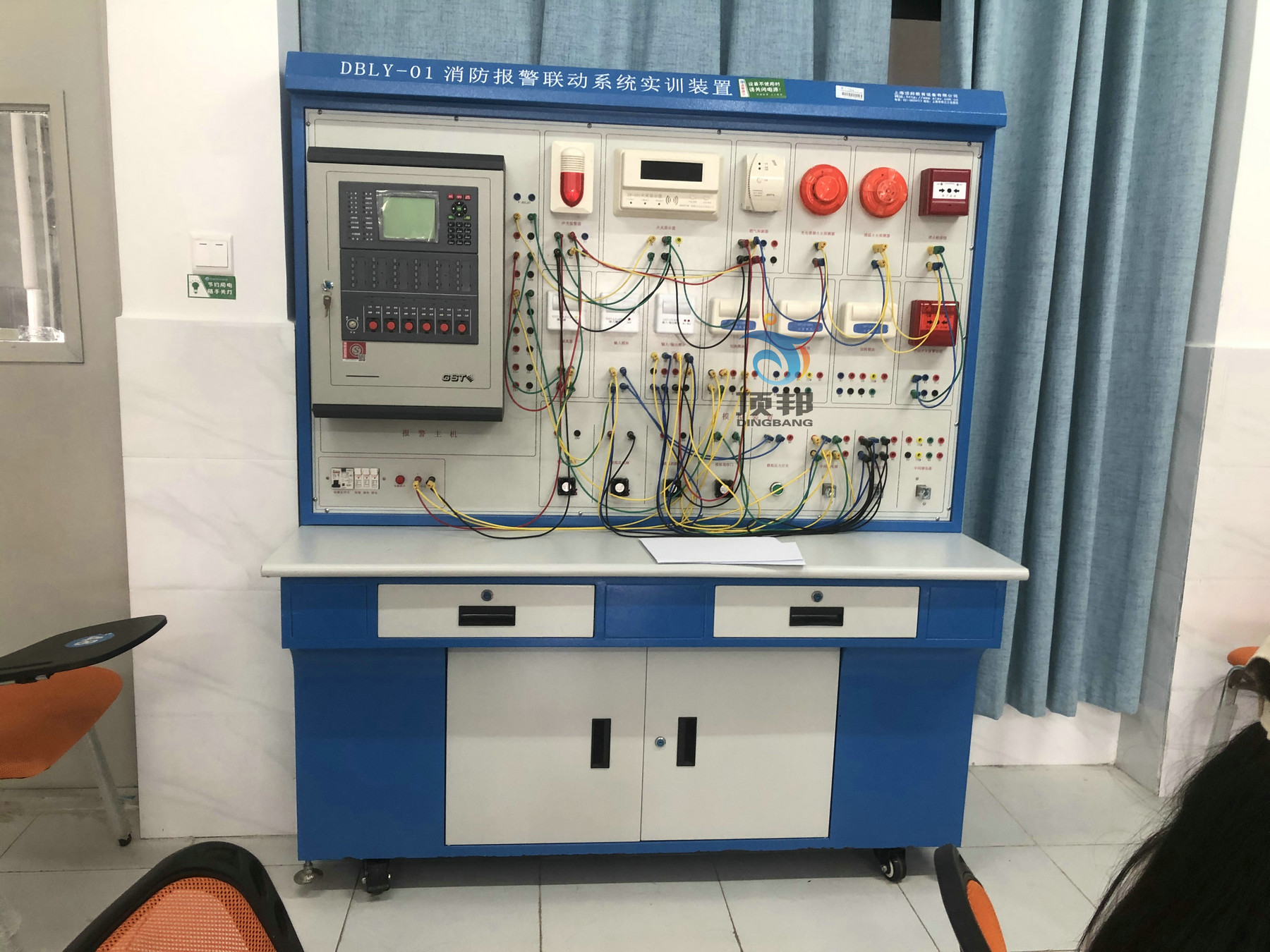 消防報(bào)警聯(lián)動(dòng)系統(tǒng)實(shí)訓(xùn)裝置