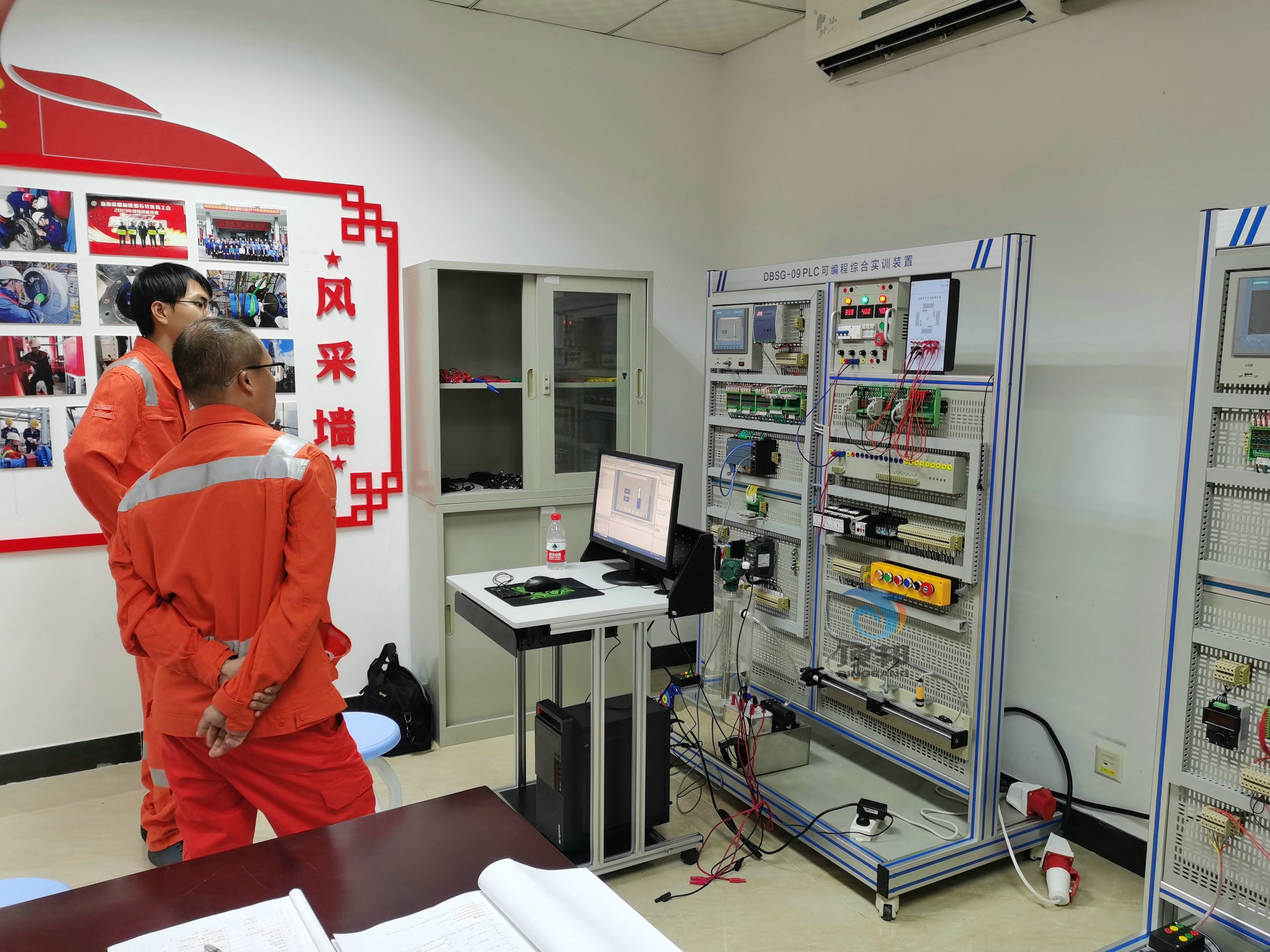 創(chuàng)新工作室PLC綜合實訓(xùn)裝置