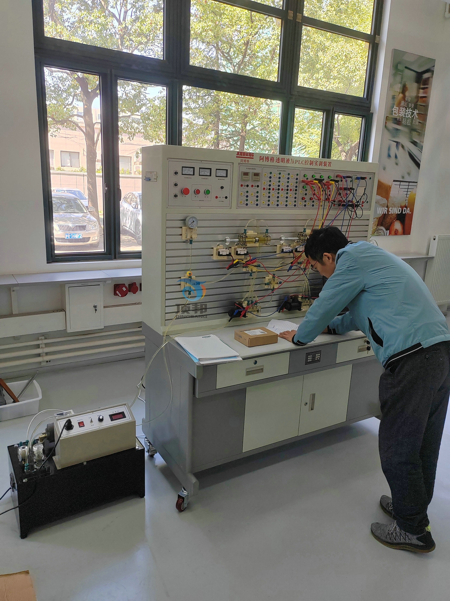 透明液壓PLC控制實(shí)訓(xùn)裝置