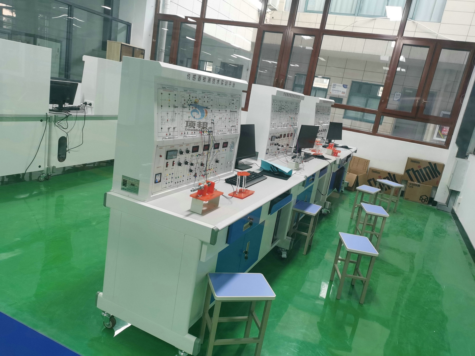 傳感器檢測(cè)技術(shù)實(shí)訓(xùn)裝置