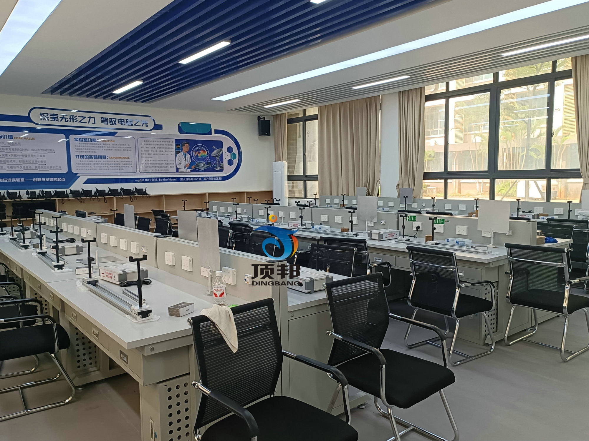 電磁場(chǎng)電磁波可視化教學(xué)實(shí)驗(yàn)系統(tǒng)